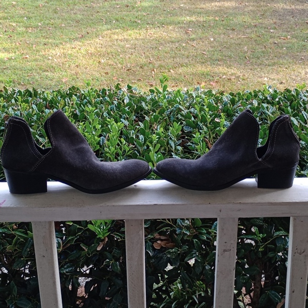 BCBG ankle boots
